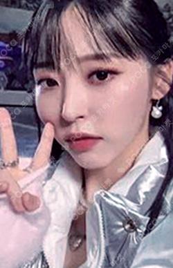 The Present Moon Byul photocard image