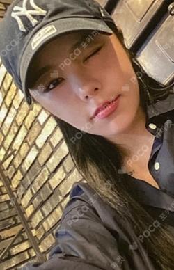 WAW MAKESTAR Whee In photocard image