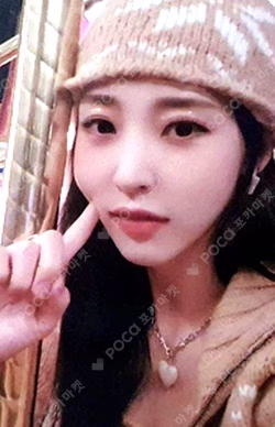 The Present Moon Byul photocard image