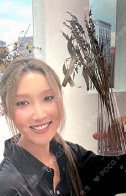 WAW JAPAN Hwa Sa photocard image