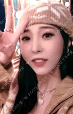 The Present Moon Byul photocard image