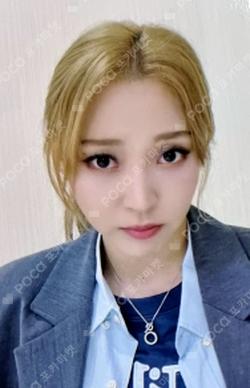 6equence Moon Byul photocard image