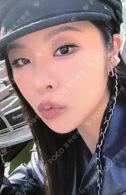 2022 SEASON’S GREETINGS 〈SPLASH IN THE WATER WITH MOOMOO〉 Whee In photocard image