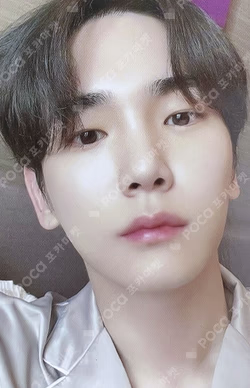 SMTOWN LIVE 2022 : SMCU EXPRESS  HUMAN CITY SUWON INVITATION + BADGE SET