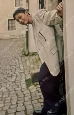 YOON DUJUN - OFFICIAL PHOTO BOOK [HIS INSTANT MOMENTS] DRAWING MAGNET