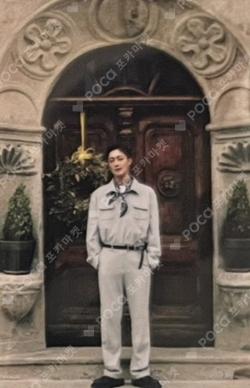 YOON DUJUN - OFFICIAL PHOTO BOOK [HIS INSTANT MOMENTS] TRADING CARD