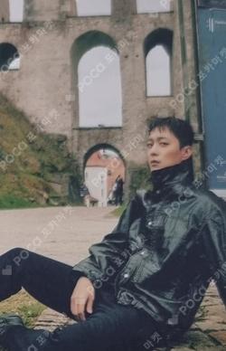 YOON DUJUN - OFFICIAL PHOTO BOOK [HIS INSTANT MOMENTS] TRADING CARD