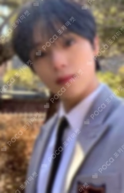 First Howling : WE UNIVERSAL MUSIC STORE ver. K photocard image