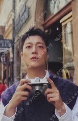 YOON DUJUN - OFFICIAL PHOTO BOOK [HIS INSTANT MOMENTS] TRADING CARD YOON DU JUN photocard image