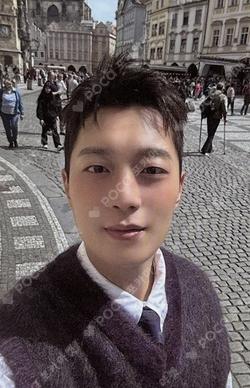 YOON DUJUN - OFFICIAL PHOTO BOOK [HIS INSTANT MOMENTS] TRADING CARD YOON DU JUN photocard image