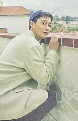 YOON DUJUN - OFFICIAL PHOTO BOOK [HIS INSTANT MOMENTS] TRADING CARD YOON DU JUN photocard image