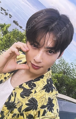 2022 OFFICIAL PHOTO BOOK [MAGAZINE] TRADING CARD