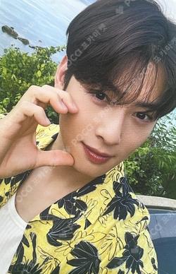 2022 OFFICIAL PHOTO BOOK [MAGAZINE]