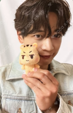 THE MOMENT OF Shine CHARACTER PHOTO CARD HOLDER KEYRING