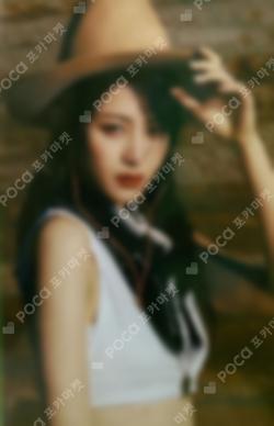 LE SSERAFIM HUH YUNJIN photocard image