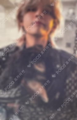 Layover WEVERSE USA V photocard image
