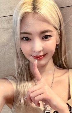 ITZY LIA photocard image
