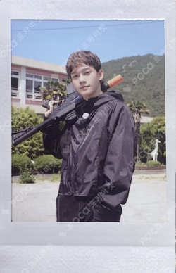 EXO's Travel the World POP-UP STORE TIN CASE POLAROID SET