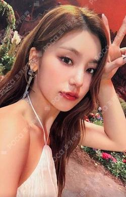 RINGO HMV LUCKY DRAW YEJI photocard image