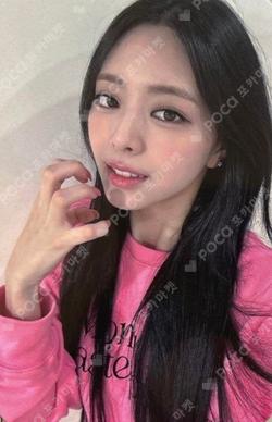 ITZY YUNA photocard image