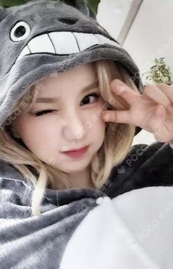 VERSUS EVERLINE EUNHA photocard image