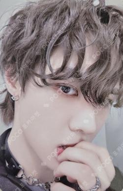 On My Youth EVERLINE LUCKY DRAW KUN photocard image