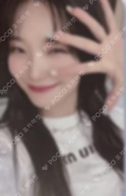 from our Memento Box WEVERSE PHOTO MAGNET BAEK JIHEON photocard image