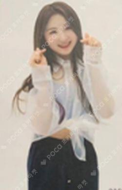 Buenos Aires Random Photocard LEECHAEYEON photocard image