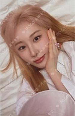 Over The Moon POCA ALBUM LEECHAEYEON photocard image