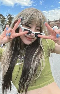 HUSH RUSH VAMPIRE Ver. LEECHAEYEON photocard image