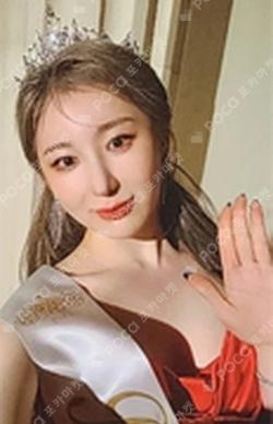Over The Moon NIGHT ver. LEECHAEYEON photocard image