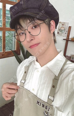 ATEEZ 2024 SEASON'S GREETINGS