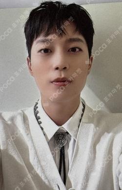 2024 SEASON’S GREETINGS APPLEMUSIC YOON DU JUN photocard image