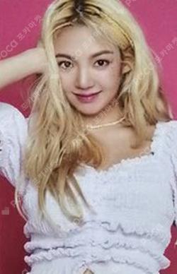 2020 SEASON'S GREETINGS HYO photocard image