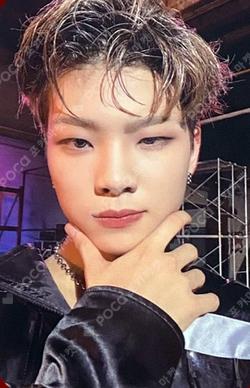 YOUNI-ON PHOTO BOOK ver. BLACK ON ver. SION photocard image