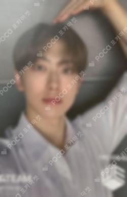 First Howling : WE UNIVERSAL