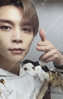 Imagen de la photocard de JOHNNY de NCT