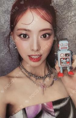 BORN TO BE SPECIAL EDITION UNTOUCHABLE Ver. YUNA photocard image