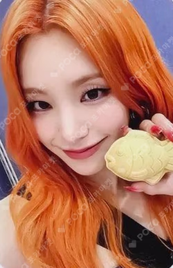 ITZY YEJI photocard image