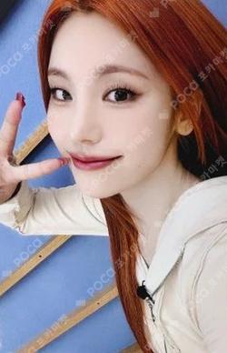 ITZY YEJI photocard image