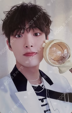 ATEEZ X ANITEEZ ADVENTURE POP-UP STORE ANITEEZ IN ILLUSION LIGHT STICK COVER