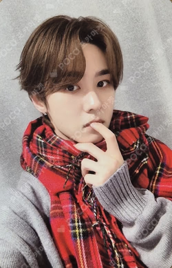 2023 PINK CHRISTMAS ACRYLIC TURNING STAND SET KUN photocard image