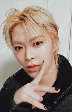 2023 PINK CHRISTMAS ACRYLIC TURNING STAND SET YUTA photocard image