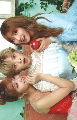 1st TOUR 'TWICELAND : The Opening' Photocard Set