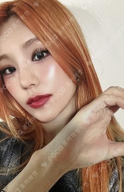 BORN TO BE K-MONSTAR YEJI photocard image