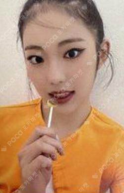 ATHLETIC GIRL MUSICPLANT YEL photocard image