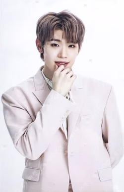 2024 ZEROBASEONE FAN-CON IN JAPAN TURNING TRADING CARD STAND KIM TAERAE photocard image