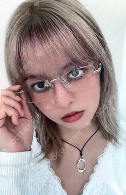 Fe3O4: BREAK EVERLINE LUCKY DRAW Lily photocard image