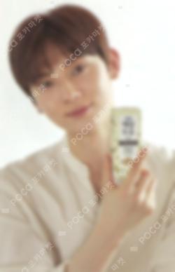 MAEIL HWANG MIN HYUN photocard image