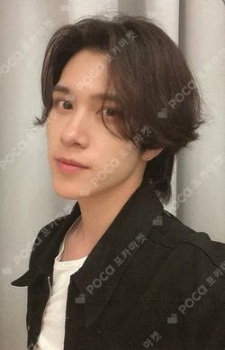 Golden Age YIZHIYU HENDERY photocard image